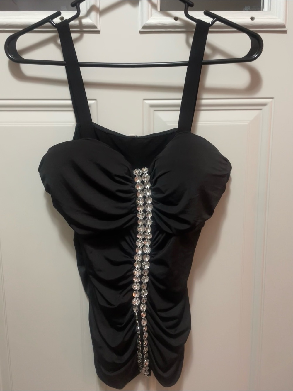 Woman’s Juniors Black Kiwi Sexy Tank Top Size Large New With Tags-Unique find